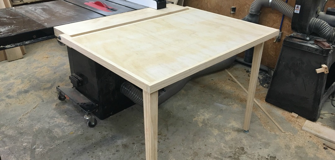 Outfeed table for table saw